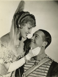 Jeanette MacDonald e Maurice Chevalier em A Viúva Alegre