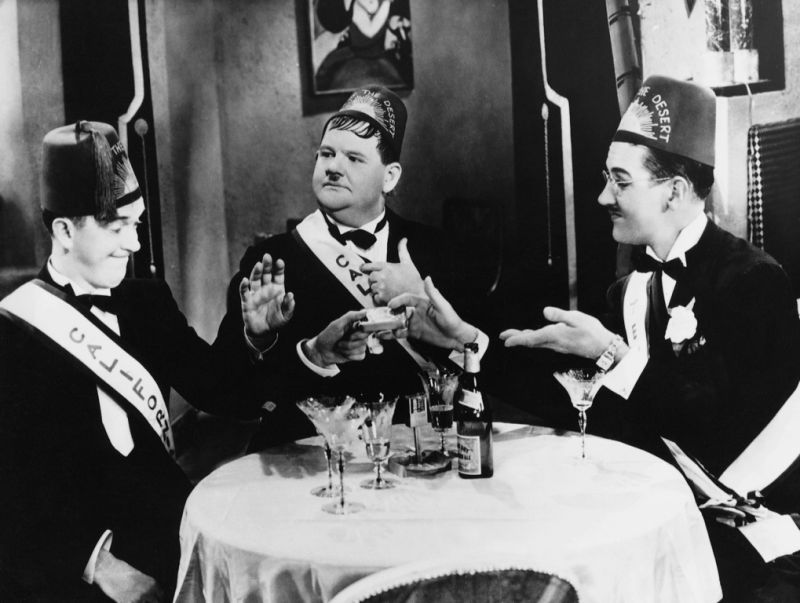 Charlie Chase, Laurel e Hardy em Filhos do Deserto