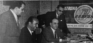 Domenech e Rangel assinam contrato para aquisição de poltronas para o Cineac