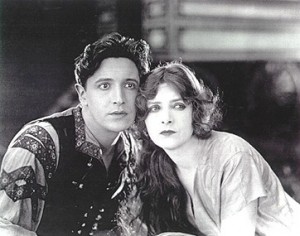 The Bohemian Girl com Ivor Novello e Gladys Cooper