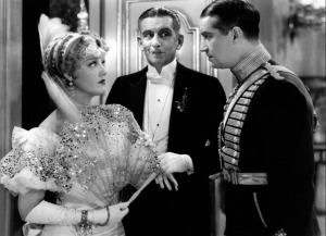 Jeanette MacDonald, Edward Everett Horton e Maurice Chevalier em A Viúva Alegre