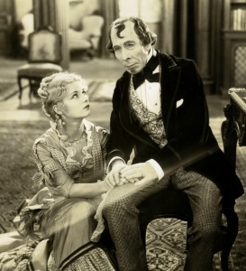 Joan Bennett e George Arliss em Disraeli