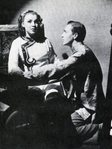 Margo e John Howard em Horizonte Perdido