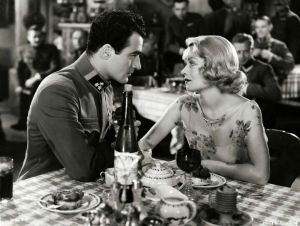 Gilbert Roland e Constance Bennett em A Espiã Russa