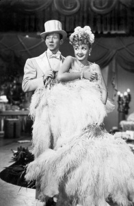 Donald O'Connor e Olga San Juan em Você Está no Brinquedo?