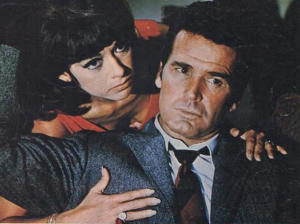 Rita Moreno e James Garner em Detetive Marlowe em Ação