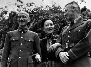Chiang Kai-shek, sua esposa e o General Joseph Stilwell em Burma, 1942