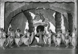 Beatriz costa em uma revista 