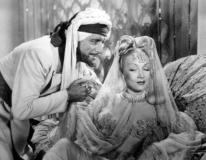 Ronald Colman e Marlene Dietrich em Kismet