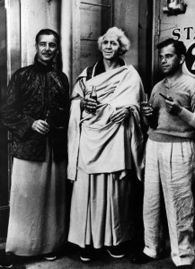 Ronald Colman, Sam Jaffe e Frank Capra em um intervalo da filmagem de Horizonte Perdido