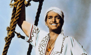 Douglas Fairbanks Jr. e as jóias de Joseff usadas por ele em Sinbad, o Marujo