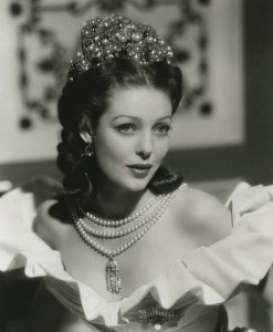 Loretta Young com as jóias de Joseff usadas em Suez