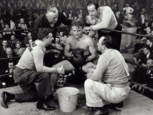 Cena de Dois Contra Uma Cidade Inteira