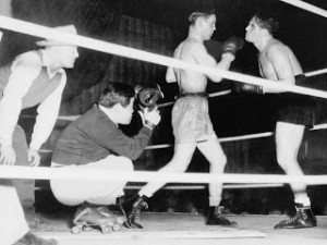 James Wong Howe (de patins)filmando a luta de Corpo e Alma 