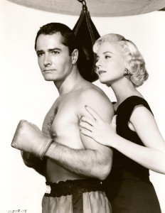 John Derek e Jody Lawrence em O Segredo doPadre