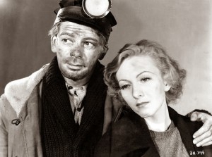 Paul Muni e em Dr. Sócrates