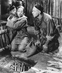 Luise Rainer e Paul Muni em Terra dos Deuses