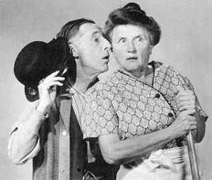 Percy Kilbridge e Marjorie Main em um filme da série Ma and Pa Kettle