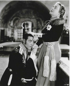 Rudolph Valentino e Louise Dresser em A Águia