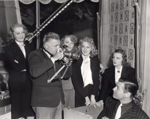 Brown , Gable e as garotas na filmagem de Este Mundo Louco