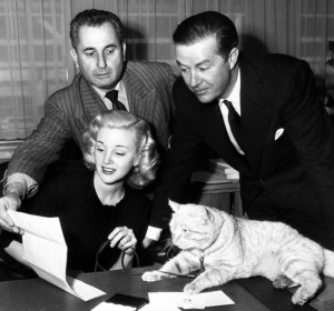Arthur Lubin, Ray Milland e Jan Sterling na filmagem de Há Um Gato Em Minha Vida