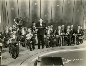 Paul Whiteman e sua orquestra em O Rei do Jazz