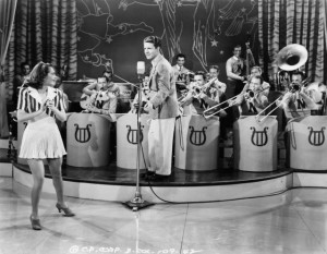 Ruby Keeler e Ozzie Nelson e sua orquestra em Sweetheart of the Campus