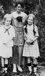 "Ruthie" e suas duas filhas, "Betty" e "Bobby"