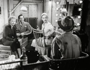 Celeste Holm, Hugh Marlowe, Bette e Anne Baxter em A Malvada