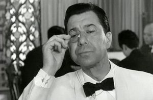 Paul Meurisse como Comandante Théobald Dromard, Le Monocle Noir