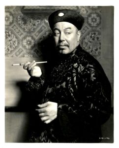 Warner Oland como Fu Manchu
