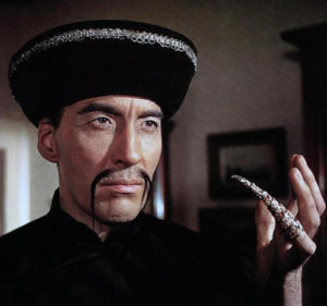 Christopher Lee como Fu Manchu