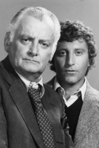 Art Carney (O Comissário Lanigan e o Rabino David Small (Bruce Solomon)