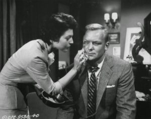 Anne Bancroft e Aldo Ray em A Maleta Fatídica